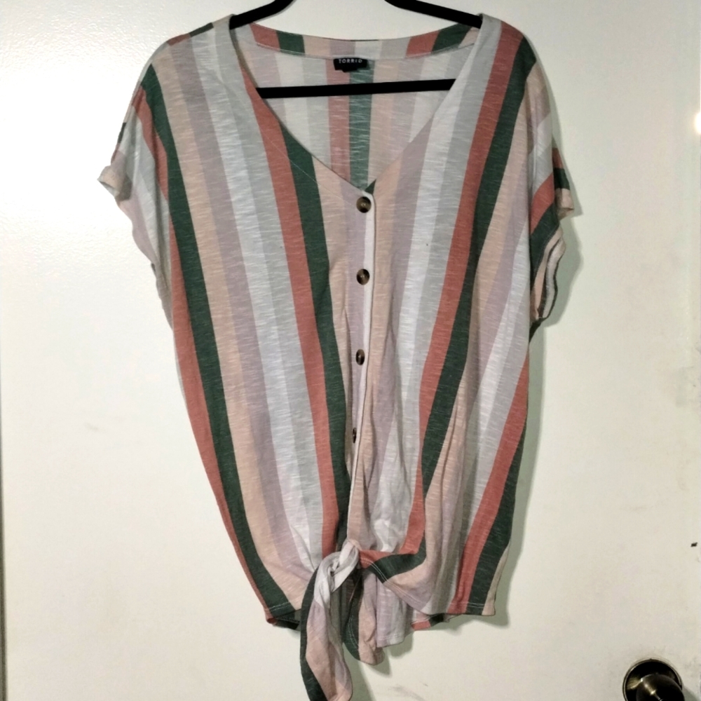 Pre-owned torrid dolman tie front top size 2